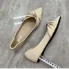 Sapatos slip-on estilo francês, estilo delicado, sapatos femininos de bico fino com sola macia, 06 outono novo sapatos de decote baixo, sapatos baixos