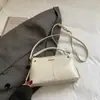 Bolsa de Mão Vermelha para Mulheres, Nova Tendência Estilo Primavera 2026, Bolsa de Ombro Estilosa e Versátil, Bolsa Saco Transversal de Alta Qualidade