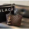 Bolsa Retrô Transfronteiriça de Grande Capacidade Feminina Outono e Inverno Versátil 2025 Nova Bolsa de Ombro Casual Matelassê Bolsa Tote Texturizada