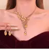 Collar Cruzado Dorado Europeo y Americano con Pedrería en Forma de Gota de Agua para Mujer Estilo Retro de Corte Cadena de Clavícula Exagerada Accesorios de Vestido de Lujo Ligero
