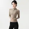 Nova jaqueta fitness de corte tridimensional para mulheres, cardigã com zíper e design de furo para o polegar, peça externa curta slim fit, top de yoga
