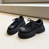 Sapatos de Couro com Solado Grosso Estilo Britânico Feminino 2024 Outono Novo Estilo Sapatos Plataforma Estilo Acadêmico Cadarço Mocassins Casuais Sapatos JK de Camada Única