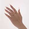 Anillo de acero inoxidable Xinyixin con forma de V, circonita 5A, apertura lateral, ajustable, para mujer, no se decolora
