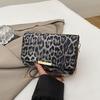 Otoño e invierno súper popular bolso estampado de leopardo pequeño para mujer 2024 nuevo moda todo combina cadena bandolera popular bolso cuadrado pequeño