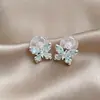 Pendientes de Mariposa con Goteo de Aceite de Zircón Fresco de Aguja Plateada, Lujo Ligero, Sensación de Alta Gama, Pendientes de Botón Dulces y Sencillos, Accesorios para Orejas Versátiles y Elegantes