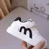 Zapatos de Lona Blancos de Moda para Niños Zapatos Individuales 2026 Casual Nuevo Estilo Zapatos Deportivos para Niñas Zapatos de Bebé Zapatos de Tabla Suela Suave Otoño