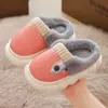 Pantuflas de algodón para niños, invierno, estilo padre-hijo, piel sintética PU, antideslizantes, impermeables, suela suave, forradas de felpa, engrosadas, para niños y niñas, invierno