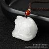 Colgante de león de jade dorado blanco con grasa de oveja de Xinjiang, colgante de jade blanco natural que todo va bien, colgante de jade al por mayor
