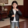 Fábrica de origen ropa exterior para niños nueva colección primavera y otoño estilo genial de motocicleta chaqueta de cuero MDD con solapa grande y cremallera para niñas 202