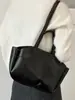Bolso tote elegante de alta capacidad para mujer, nuevo modelo de verano 2026, bolso de hombro de color liso, bolso de mano moderno y chic