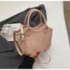 Atacado Transfronteiriço 2025 Novas Bolsas Estilosas para Mulheres Saírem, Pingente Simples e Fofo, Bolsa Transversal Quadrada Pequena Portátil para o Dia a Dia