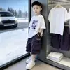 Conjunto de Manga Corta de Moda para Niños, Nuevo Estilo Verano 2026, Estilo Urbano Moderno para Niños Mayores, Elegante Conjunto de Dos Piezas de Verano para Niños
