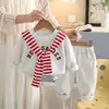 Traje casual de outono para bebês e crianças pequenas, xale listrado versátil estilo coreano, conjunto estiloso de duas peças, atacado