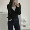 Camiseta de manga longa estilo coreano para mulheres, com design falso de duas peças em blocos de cor e gola polo, novo design com efeito emagrecedor para um visual estiloso