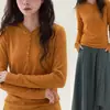 Suéter de punto con capucha color naranja estilo coreano para mujer, diseñado para usar en capas en otoño e invierno, con corte ajustado y efecto adelgazante