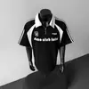 Camiseta Versátil Juvenil Patchwork de Letras Blanco y Negro para Estudiantes Varones, Estilo Americano Media Cremallera Biker Manga Corta Verano Tendencia Marca