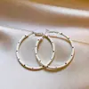 Brincos de Argola com Bolinhas Brancas para Mulheres 2026 Novo Estilo Quente Brincos de Tarraxa Únicos e Bonitos Sensação de Luxo Brinco de Verão Dopamina