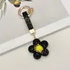 Llavero colgante de girasol de flor linda con incrustaciones de diamantes transfronterizo para coche, llavero accesorio para bolsa de margarita de pedrería