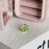 Colección de Brazaletes de Oreja Verde Fresco de Primavera: Aretes de Acero de Titanio Color Verde Menta Transparente con Aretes de Trébol de Cuatro Hojas Microincrustados