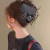 Presilha de Cabelo Grande Triangular Estilo Hepburn, Pinça Tubarão Shell de Cetim Francês para a Parte de Trás da Cabeça, Acessório de Cabelo de Luxo para Mulheres