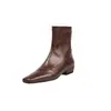 Botas curtas de bico quadrado com temperamento estilo quente salto grosso 2026 Outono/Inverno botas afinadoras de salto escondido botas femininas quentes retro francesas