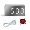 Explosiones transfronterizas dormitorio digital estudiantes LED electrónico simple mini simple enchufe de coche reloj despertador pequeño