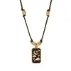 Collar con Colgante de Tarjeta de Tarot Cuadrada Geométrica Retro Europeo y Americano con Relieve Tridimensional, Lujo Ligero, Versátil, Acero de Titanio No Descolorante