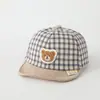 Chapéus de Primavera Super Fofos para Crianças Pequenas, Bonés de Baseball com Aba Macia e Patch Xadrez, Design de Urso, Chapéus de Bico de Pato Infantis para Exportação