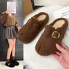 Zapatos de suela gruesa de punta cerrada 2026 sin cordones para exteriores con forro de felpa peluda invierno nuevos pantuflas de algodón pantuflas de media caña casual para mujer