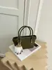 Elegante bolsa de palha trançada para mulheres, nova moda outono 2026, bolsa pequena versátil para o dia a dia, para usar na transversal