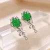 Novo Estilo Retro de Luxo Leve Nicho Europeu e Americano Estilo Elegante de Luxo Leve Esquema de Cores Verde e Branco Brincos Florais de Luxo Leve para Mulheres