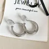 Pendientes de Aro Integrados Circulares para Bobina de Mosquito, Aros Lisos con un Toque de Lujo Ligero, Acabado de Alta Gama, Temperamento Minimalista y Estilo Fresco