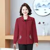 Chaqueta bordada de otoño y primavera para mamá, top corto elegante de talla grande para mujer, chaqueta holgada nueva 2026 para mujeres de mediana edad y mayores