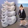 Zapatos de Papá Nuevos para Niñas Primavera y Otoño 2026, Tenis de Malla Transpirable, Zapatos Casuales de Suela Gruesa con Velcro para Niños Mayores