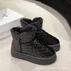 Botas de nieve de suela gruesa para mujer, modelo nuevo 2026, forro de felpa de invierno, engrosadas, cálidas, antideslizantes, impermeables, superficie de cuero, zapatos de algodón
