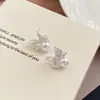Aretes de Perla con Moño de Aguja Plateada para Mujer, Diseño de Nicho, Estilo Vintage Simple, Versátiles y Elegantes, Aretes de Alta Gama