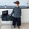 Conjunto de Primavera y Otoño para Niños 2026 Nuevo Estilo Coreano para Niños Chaqueta de Cuero Fresca Chaleco Conjunto de Tres Piezas Ropa Elegante para Niños