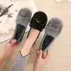 Zapatos de algodón mullidos para mujer, nuevo estilo de invierno 2026, cálidos, de suela plana, forrados de felpa, de suela suave, con decoración de lazo, planos de moda y casuales