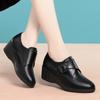 Zapatos para madre de mediana edad y mayor, cuero suave, suela blanda, cómodos, zapatos de mujer 40-42, tallas grandes para mujer, zapatos de cuero con cuña para primavera y otoño