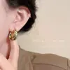Pendientes Dorados de Lujo Ligero Vintage de Alta Gama para Mujer 2026 Nuevo Estilo Pendientes de Perla con Agujas de Plata Diseño de Nicho Accesorios Metálicos para Orejas