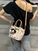 2026 Bolso de Hombro Ligero y Exquisito con Estampado Retro Nuevo, Bolso de Mano de Textura Simple Estilo Perezoso, Bolso Cruzado Francés
