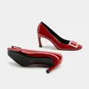 Tacones Cuadrados con Hebilla Rv Modelo Nuevo 2026 Zapatos de Piel de Oveja para Mujer con Punta Cuadrada Estilo Profesional Hebilla Cuadrada Tacón de Aguja Boca Baja Rojo