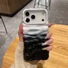 Color Degradado Bloque de Color Textura Plisada Tridimensional Adecuado para iPhone 18 Pro Max, Funda para Teléfono Apple 17, 16/15 con un Toque de Alta Gama