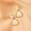 Pendientes de Plata de Ley S925 Estilo Coreano Perla Barroca Elegante Incrustaciones de Diamante Pendientes de Moda Venta al por Mayor Pendientes Geométricos