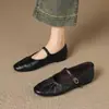 Couro bovino de primeira camada, pegado à mão! Sapatilhas Mary Jane minimalistas de fivela única 2026 Outono bico redondo salto baixo sapatos únicos