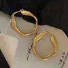 Pendientes Hexagonales Circulares Estilo Hong Kong Vintage Hebilla de Oreja Accesorios Dorados Exagerados para Orejas Femeninas Nicho Simple Estilo Superior de Moda