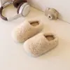 Zapatos de algodón gruesos, afelpados y con forro polar para niños, nuevo estilo invierno 2026, zapatos de felpa de dibujos animados para niñas, pantuflas de algodón para bebé