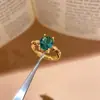 Anel aberto oval em zircônia cúbica estilo palácio retrô, um design luxuoso e de alta qualidade para o dedo indicador, uma joia única e elegante, disponível para atacado