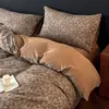 Juego de ropa de cama de cuatro piezas estilo francés vintage de algodón puro Clase A cepillado, juego de ropa de cama engrosada de algodón todo incluido de lujo ligero, funda de edredón, sábana, juego de tres piezas 4
