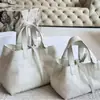 2026 Nuevo Modelo Bolso de Mano Acolchado de Cuero para Mujer, Cruzado al Hombro, Moda Versátil, Bolso Diario para Mujer en Stock